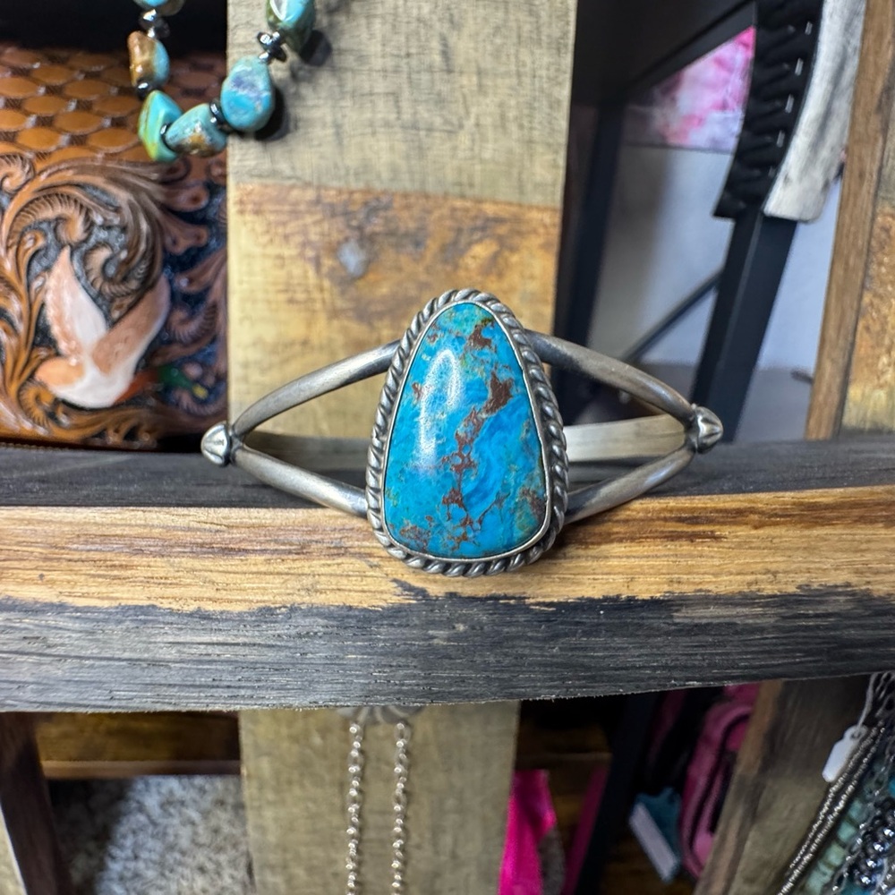 Navajo Handmade Augistine Largo Kingman Turquoise and Silver Cuff Bracelet NWT